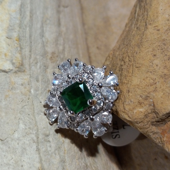Emerald and Diamond CZ Cluster Statement Ring 925 - Picture 4 of 8